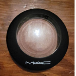 MAC COSMETICS Mineralize Skinfinish Highlight Powder Soft & Gentle NIB